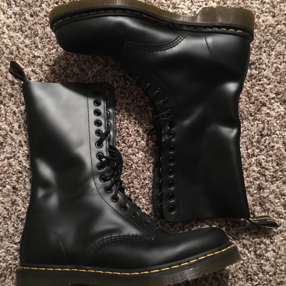 “Doc” Dr. Martens 14 Eye Boots EUC